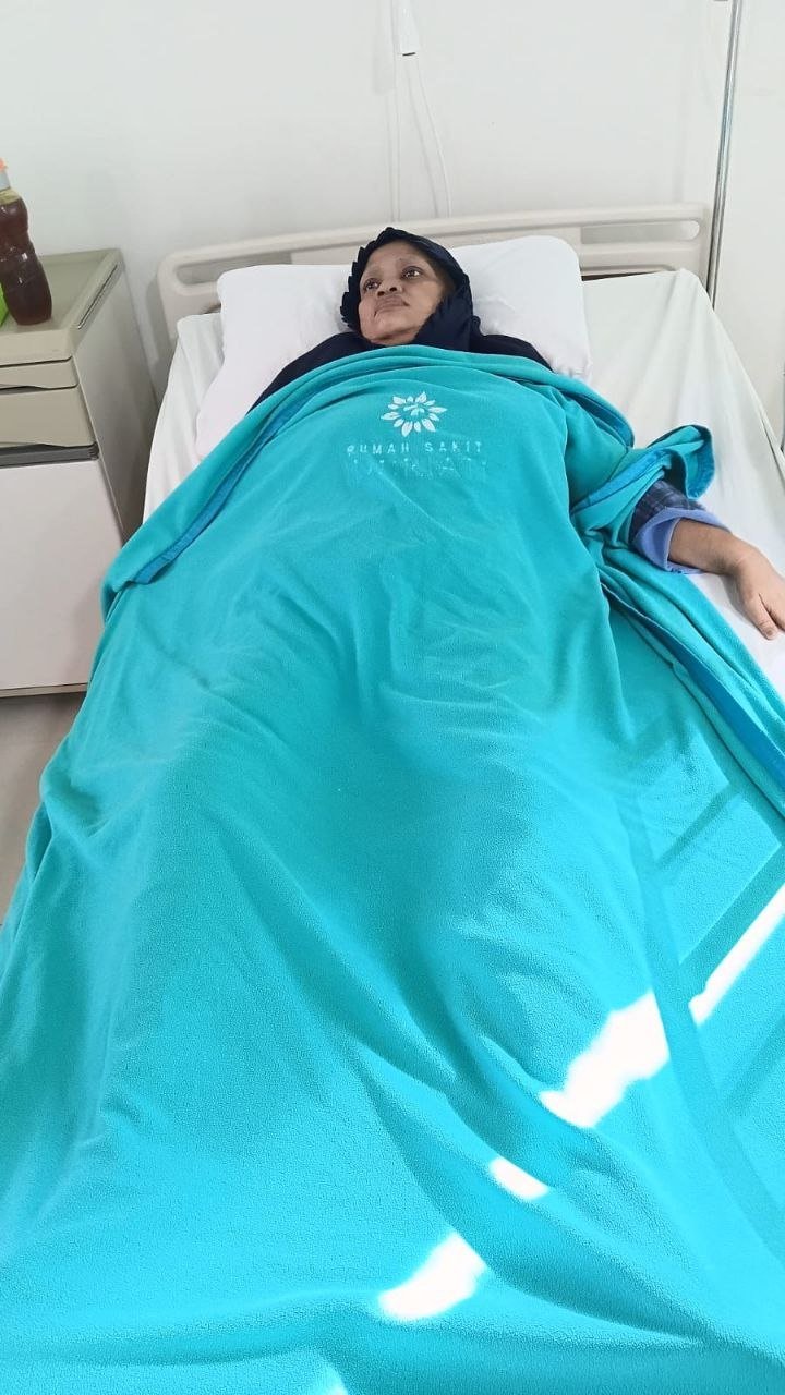 Mom resting in the hospital